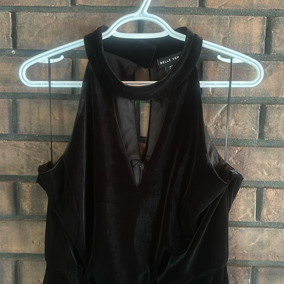 Velvet halter jumpsuit - Picture 2 of 4